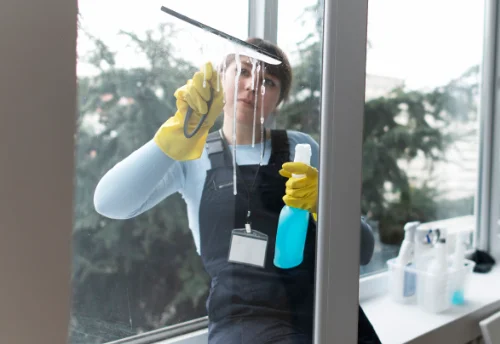 Nettoyage de vitres intérieures et extérieures à Bourgs sur Colagne
